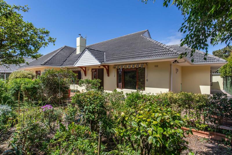 5 Bedroom Property for Sale in Bergvliet Western Cape